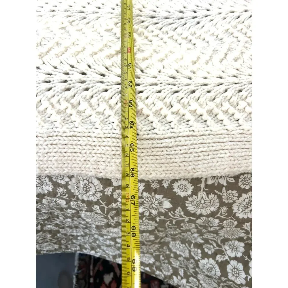 Hand Knit Fashioned‎ By Muriel DesLauries Blanket Scolloped Edges Cream Colored
